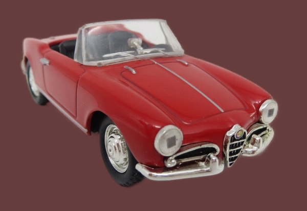 Universal Hobbies Alfa Romeo Giulietta Spider 1960 DieCast Model (3008)